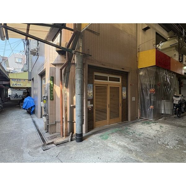 大阪市生野区鶴橋２丁目の店舗一部