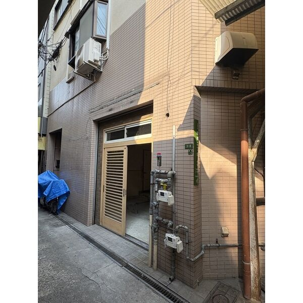 大阪市生野区鶴橋２丁目の店舗一部の外観
