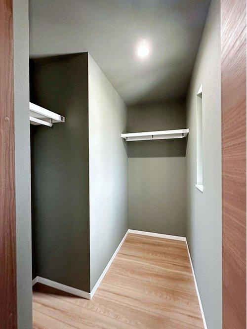 可部南1丁目 全5棟の収納|(No.3)全居室収納☆ 
7.25帖の主寝室はたくさん収納できるウォークインクローゼットです♪