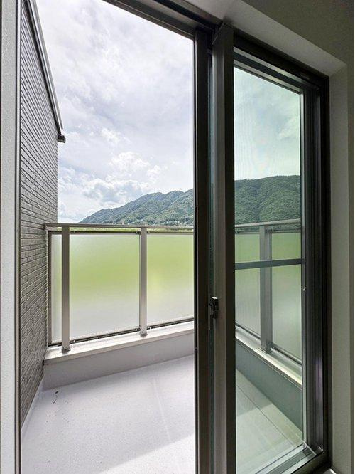 可部南1丁目 全5棟のバルコニー|(No.3)ルーフバルコニー☆
広々としたスペースなので洗濯物などの作業もしやすいです♪