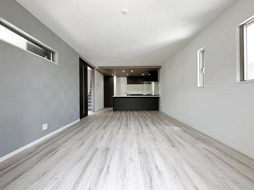 可部南1丁目 全5棟の居間・リビング|(No.1)17.63帖の広々としたリビング☆
完成済のため365日ご案内可能♪「今日見たい」にも対応します！