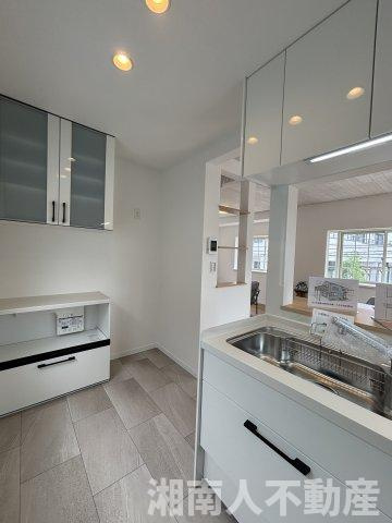 茅ケ崎市東海岸南4丁目　中古戸建のキッチン|キッチンでお料理をお楽しみください