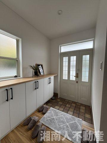 茅ケ崎市東海岸南4丁目　中古戸建の玄関|落ち着いた玄関です