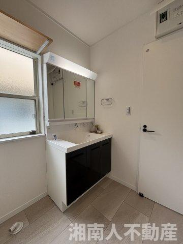 茅ケ崎市東海岸南4丁目　中古戸建の独立洗面台|独立洗面化粧台が付いています