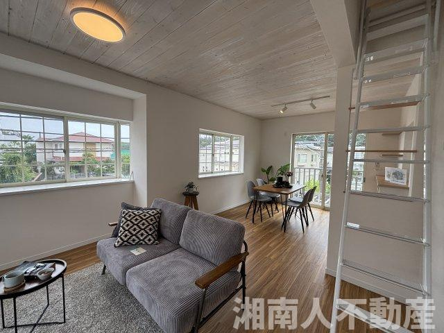 茅ケ崎市東海岸南4丁目　中古戸建の居間・リビング|ゆったり過ごせる居間です