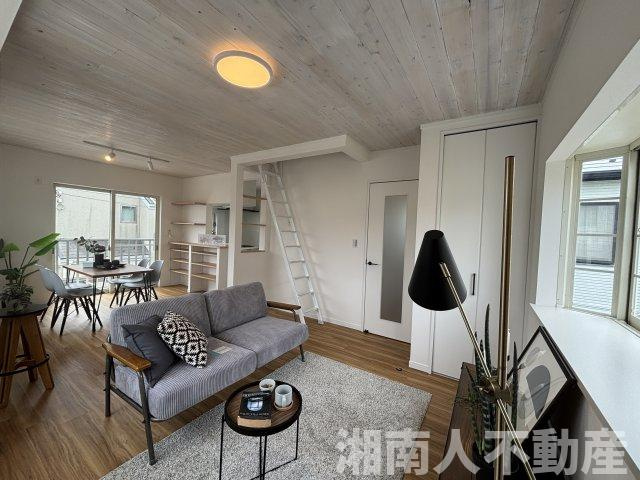 茅ケ崎市東海岸南4丁目　中古戸建の居間・リビング|おしゃれな居間です