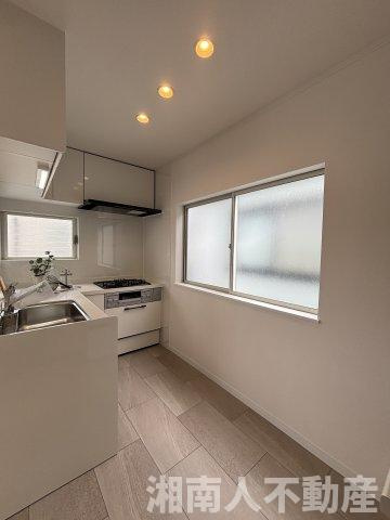 茅ケ崎市東海岸南4丁目　中古戸建のキッチン|コンパクトなキッチンで掃除もラクラク