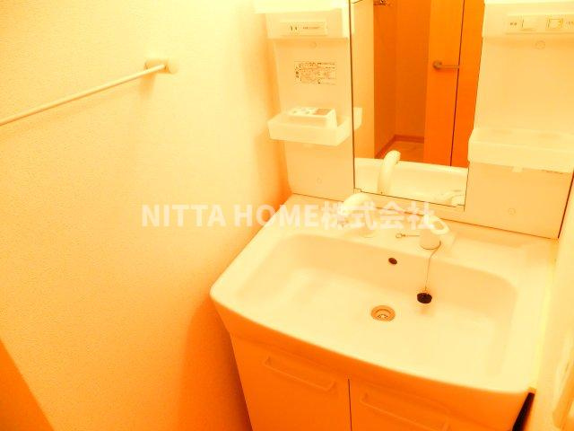 スウィートレジデンス１番館の洗面所|シャワー付き洗面台有り◎