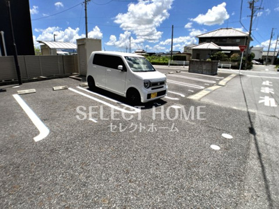 【駐車場】 | ディモア | 車をお持ちの方に嬉しい駐車場付きの物件です