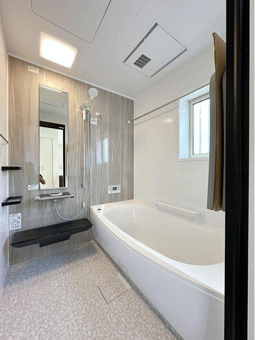 海田町国信2丁目の浴室|浴室乾燥機気付き1坪タイプの浴室☆
ユニットバスは、気密性にも優れています。そのため、冬場でもお湯が冷めにくく、暖かい空間を維持することができます。