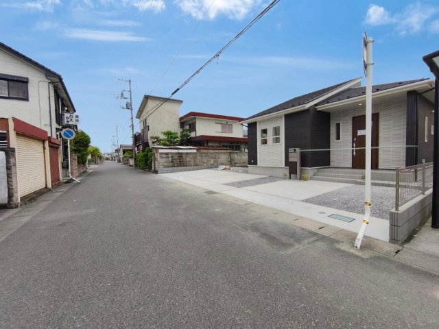 Blooming　Garden　行田市西新町2期の前面道路含む現地写真