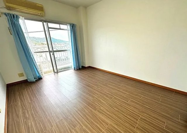 豊橋市東田仲の町　収益アパートの洋室