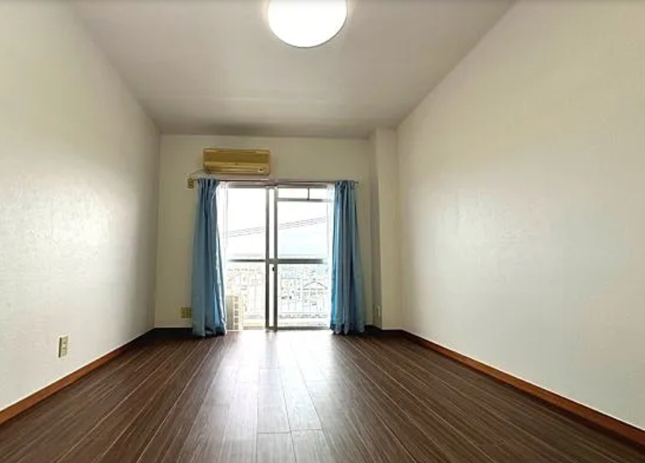 豊橋市東田仲の町　収益アパートの洋室