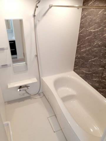 ルーチェ　カルマ　Ａの浴室