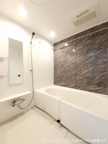 ルーチェ　カルマ　Ｂの浴室