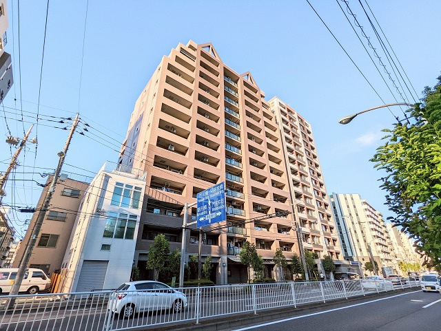 ライオンズガーデンシティ両国の外観|横網町公園向かいの大規模マンション。管理体制良好です。