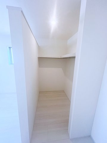 新築戸建・建売　いわき市郷ケ丘2丁目2期　Livele Garden　全2棟の収納|ハンガーパイプ付きのウォークインクローゼットで大切な衣類もたっぷり収納可能！季節物の整理にも便利！