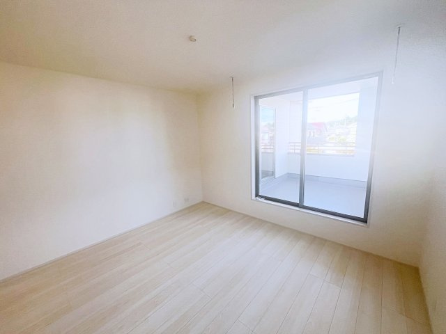 新築戸建・建売　いわき市郷ケ丘2丁目2期　Livele Garden　全2棟の洋室|ホワイトを基調にした内装で、家具やカーテンの色も自由にコーディネートしやすい空間です！