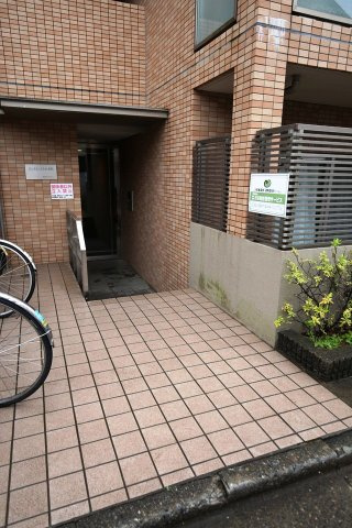 新宿区中井２丁目の賃貸マンションのエントランス|エントランス