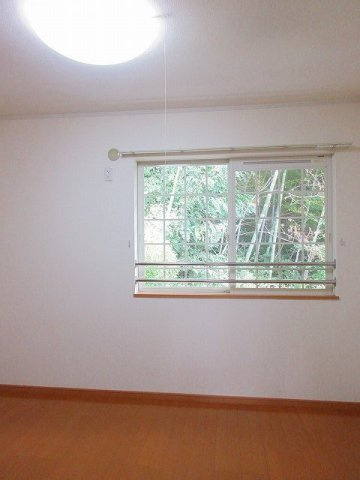 セントラルビレッジＢの寝室|風通しも良い寝室です☆