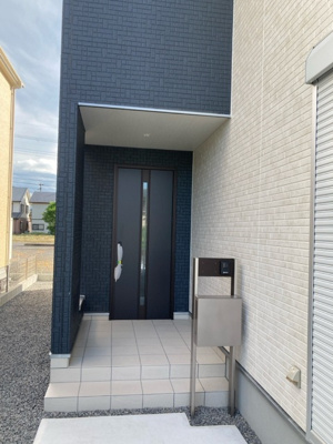 【玄関】 | リーブルガーデン甲賀市甲南町深川２期 | 玄関ポーチ