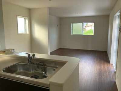 【居間・リビング】 | リーブルガーデン甲賀市甲南町深川２期 | リビングダイニングキッチン