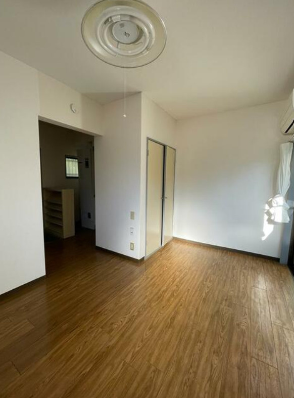 長久手市岩作向田　収益アパートの居間・リビング