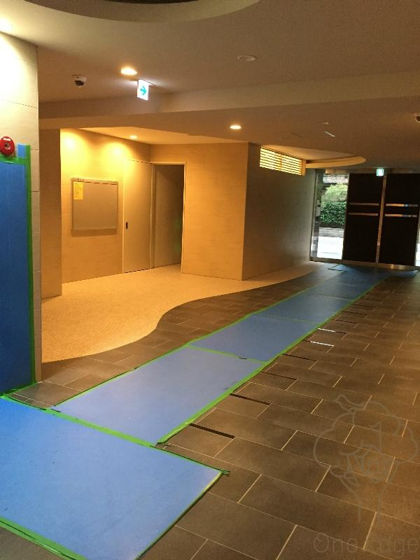 APRILE南森町のロビー