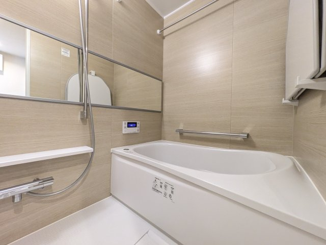 【浴室】 | 半身浴もゆっくり楽しめる広々浴室