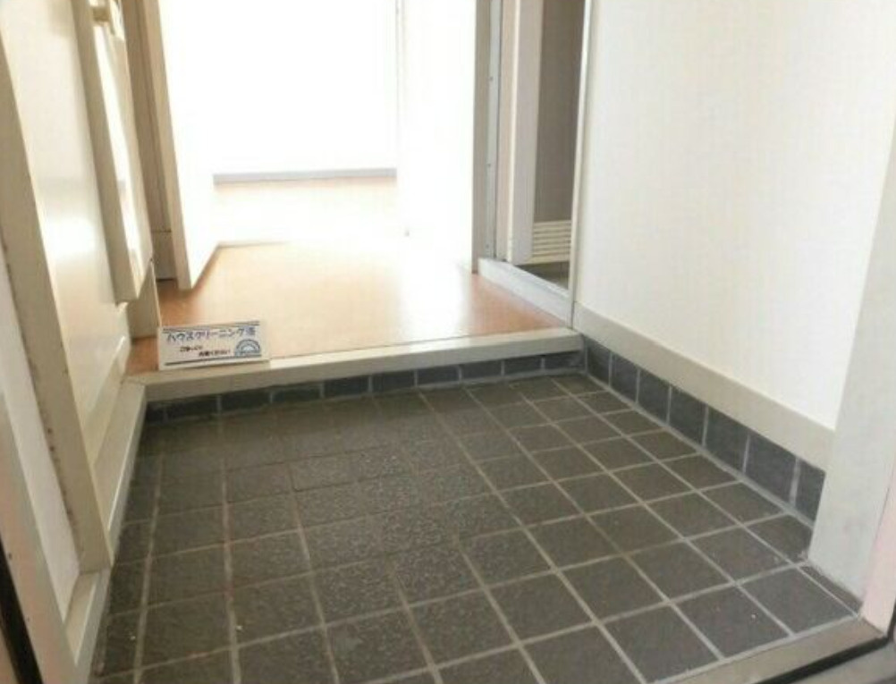 名古屋市昭和区花見通3丁目　収益マンションの玄関