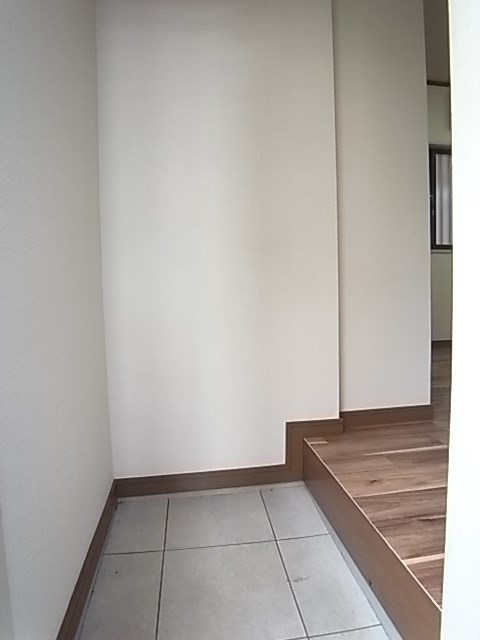 コーポクレドールの玄関