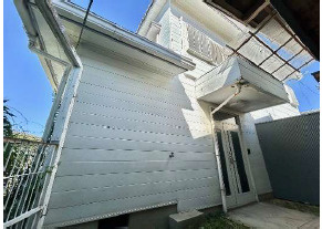 大津市真野５丁目の店舗一部の外観