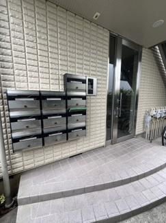 【エントランス】 | オートロック完備の安心できるエントランス