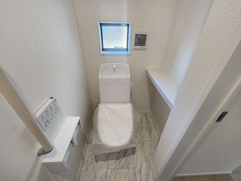 小牧市大字三ツ渕　新築戸建　A号棟のトイレ|2階のトイレです