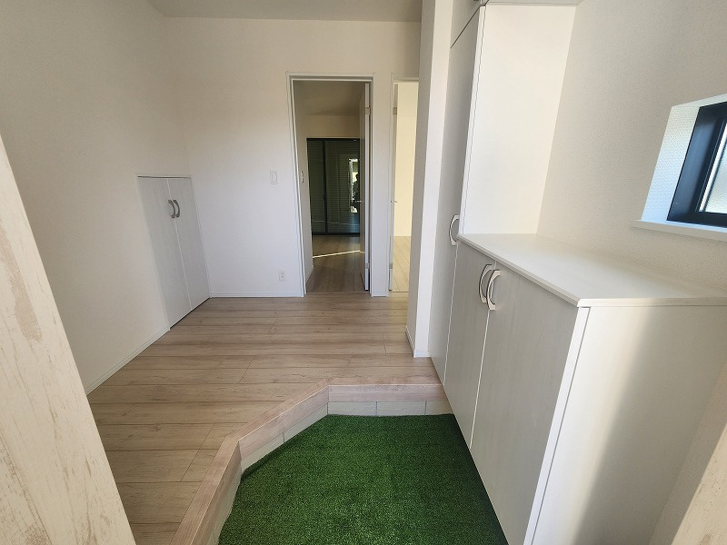 小牧市大字三ツ渕　新築戸建　A号棟の玄関|落ち着いた玄関です