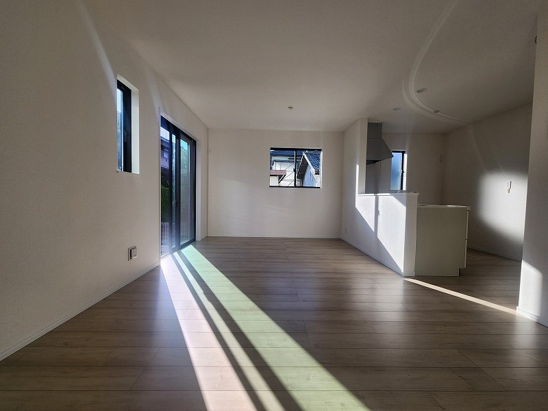 小牧市大字三ツ渕　新築戸建　A号棟の居間・リビング|ゆったり過ごせるリビングです