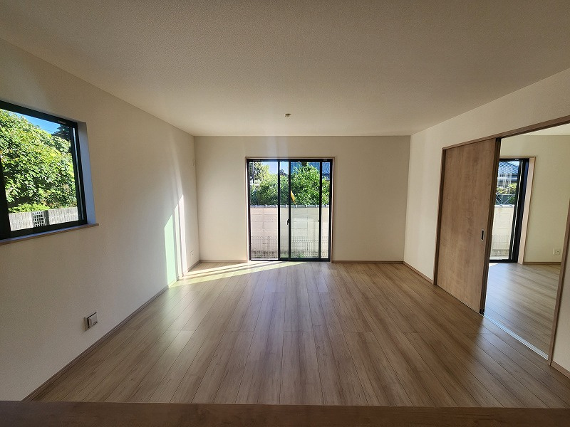 小牧市大字三ツ渕　新築戸建　B号棟の居間・リビング|ゆったり過ごせるリビングです