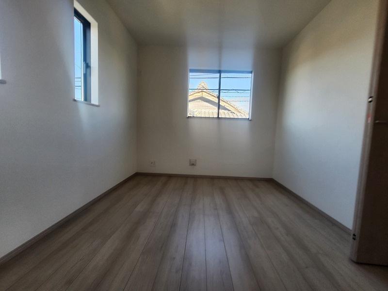 小牧市大字三ツ渕　新築戸建　B号棟の洋室|明るい洋室です