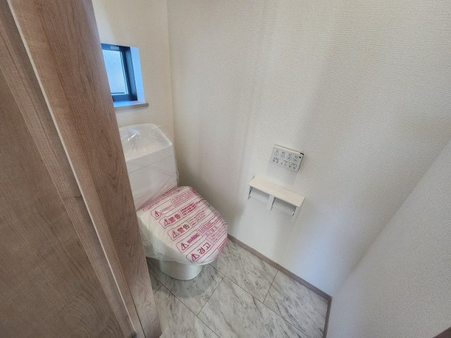 小牧市大字三ツ渕　新築戸建　B号棟のトイレ|2階のトイレです