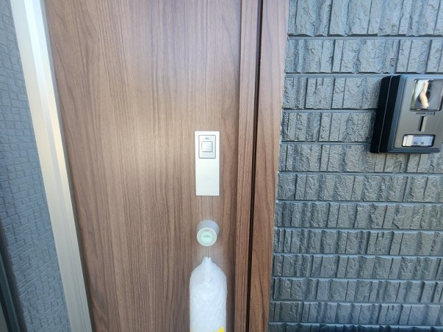 小牧市大字三ツ渕　新築戸建　B号棟の玄関|玄関ドアは便利なキーレス使用になっております
