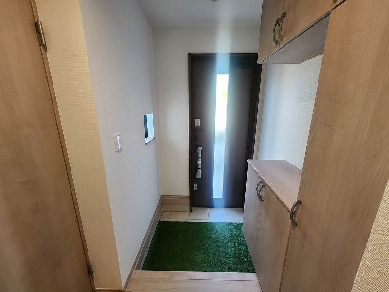 小牧市大字三ツ渕　新築戸建　B号棟の玄関|毎日通る玄関はこちらです