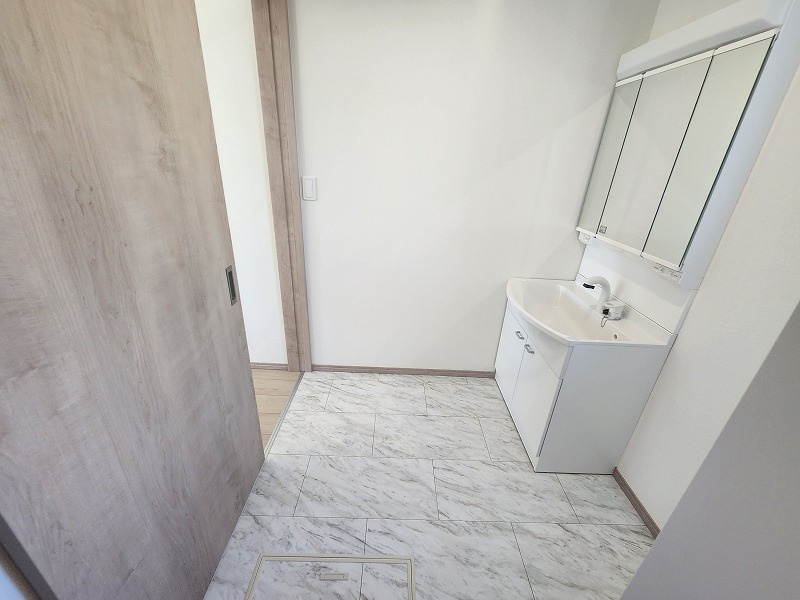 小牧市大字三ツ渕　新築戸建　B号棟の洗面所|ゆったりとスペースのある洗面所