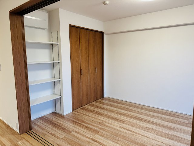 マイ・コート八王子北野の洋室|～リビングに隣接している6.1帖の洋室です～