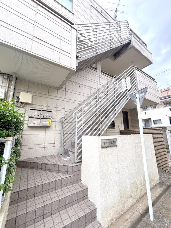 セザール東松原のエントランス