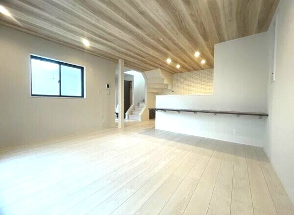 大治町貸家の居間・リビング