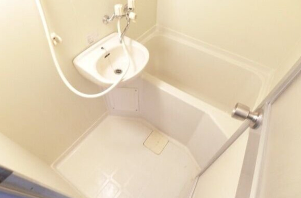 名古屋市名東区西山台　収益マンションの浴室