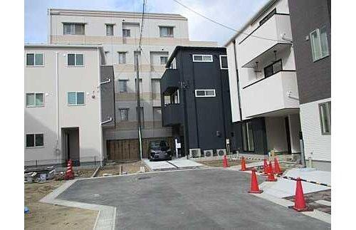 庚午中１丁目の新築一戸建て３号棟の前面道路含む現地写真|(7)庚午小学校・庚午中学校徒歩圏内でお子様を近くに感じられます☆