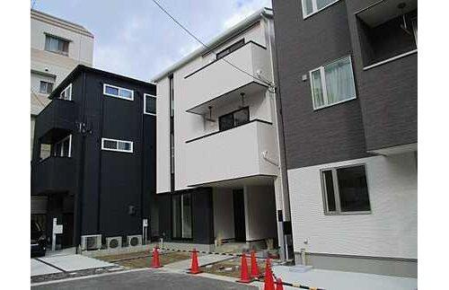 庚午中１丁目の外観|(9)３階建ての４ＬＤＫ◇対面式キッチンは家族の会話が弾みますね♪