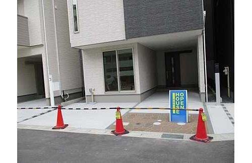 庚午中１丁目の外観|(3)３階建ての４ＬＤＫ◇対面式キッチンは家族の会話が弾みますね♪