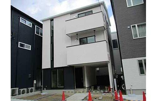 庚午中１丁目の外観|(7)３階建ての４ＬＤＫ◇対面式キッチンは家族の会話が弾みますね♪